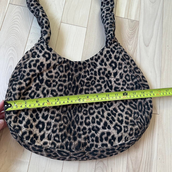 Bob Greene for Irene of New York – Leopard Corduroy Crescent Bag - Picture 5 of 8